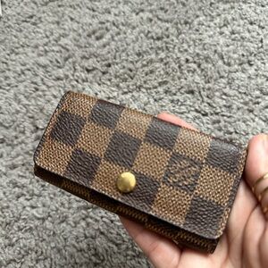 LV KEYCASE IN DAMIER
